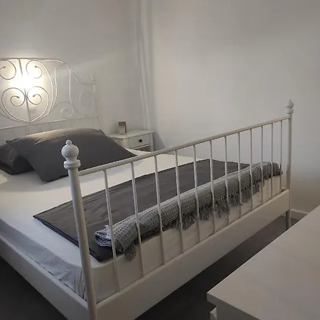 Apartment Ema Primosten